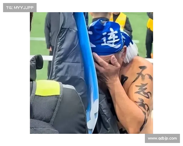 奥林匹亚球迷看台分娩球员签名婴儿服送上祝福满满爱意 奥林匹亚球迷看台分娩球员签名婴儿服送上祝福满满爱意